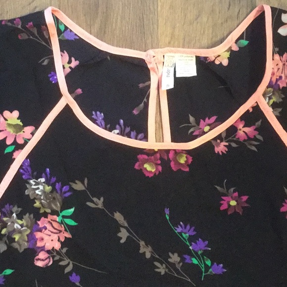 Bundle of tops!! - Picture 3 of 7